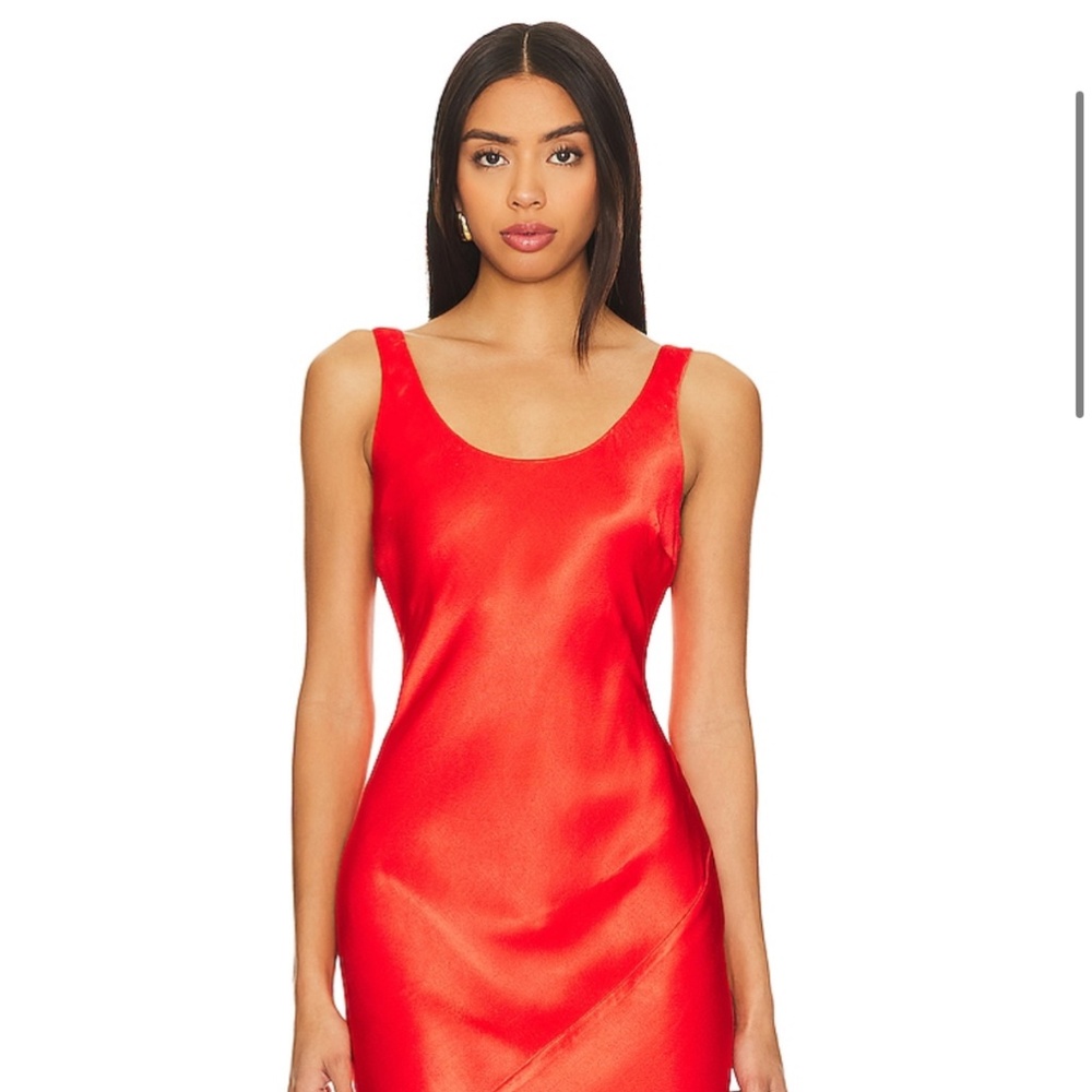 Sleek Red Satin Scoop-Neck Wedding Dress
